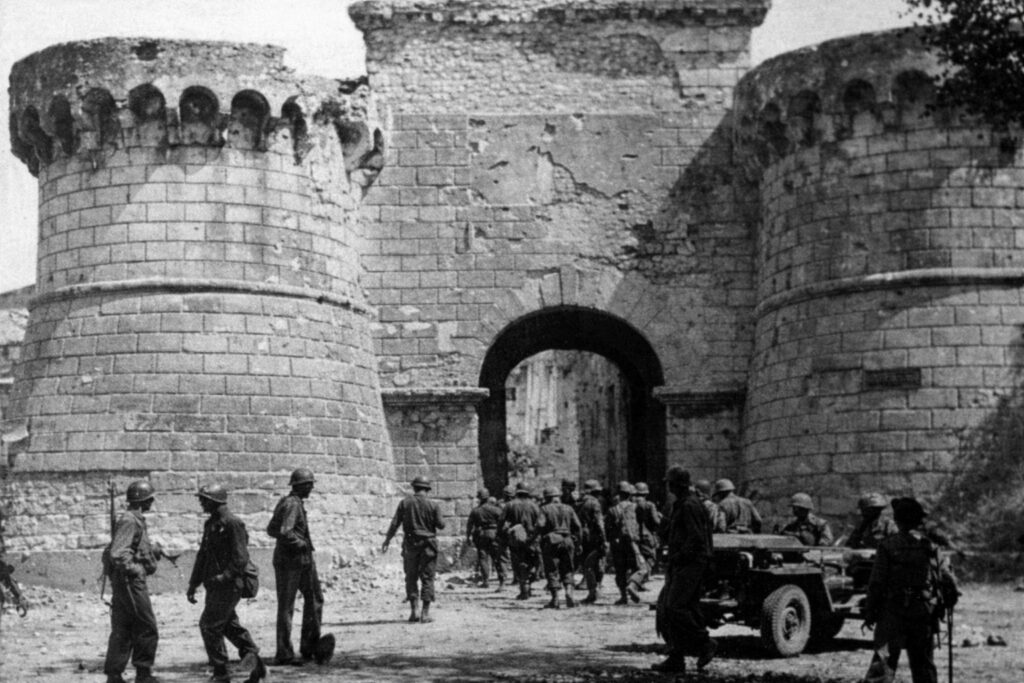 1943
